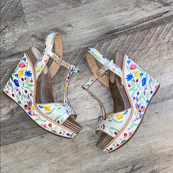 Gianni Bini Embroidered Wedges - Picture 2 of 6